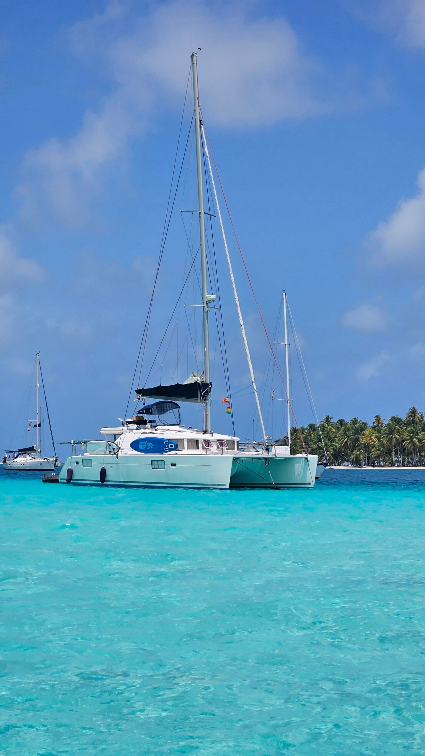 LAGOON 44. YO